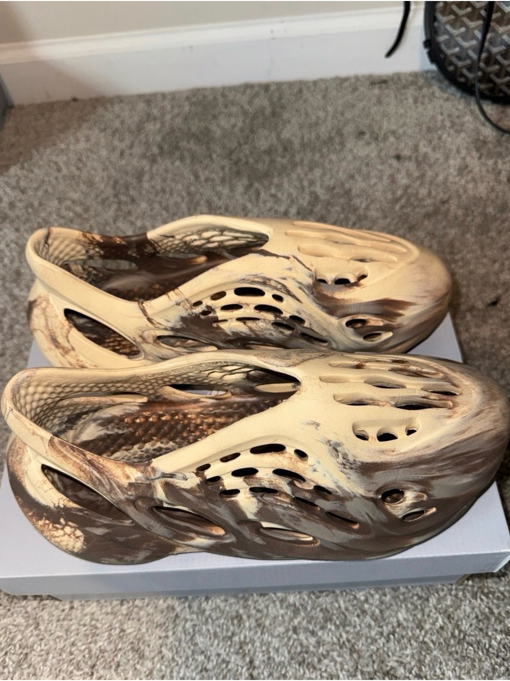 Yeezy Foam Runners in Cream and Brown Marble - Picture 3 of 3